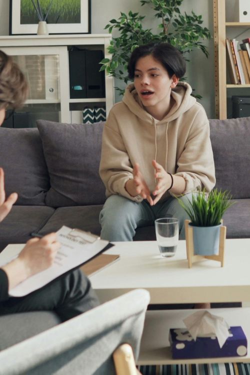 trauma therapy and treatment with EMDR onilne and teletherapy